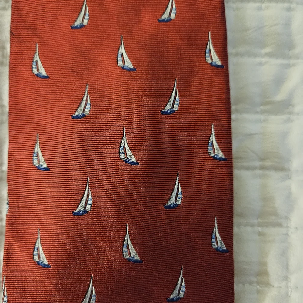 Brooks Brothers Red Sail Boat Tie 100% Silk - Picture 3 of 3